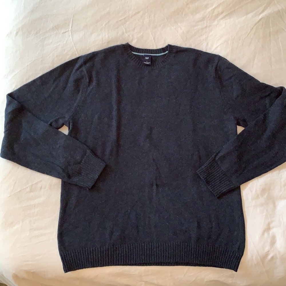 Gap sweater